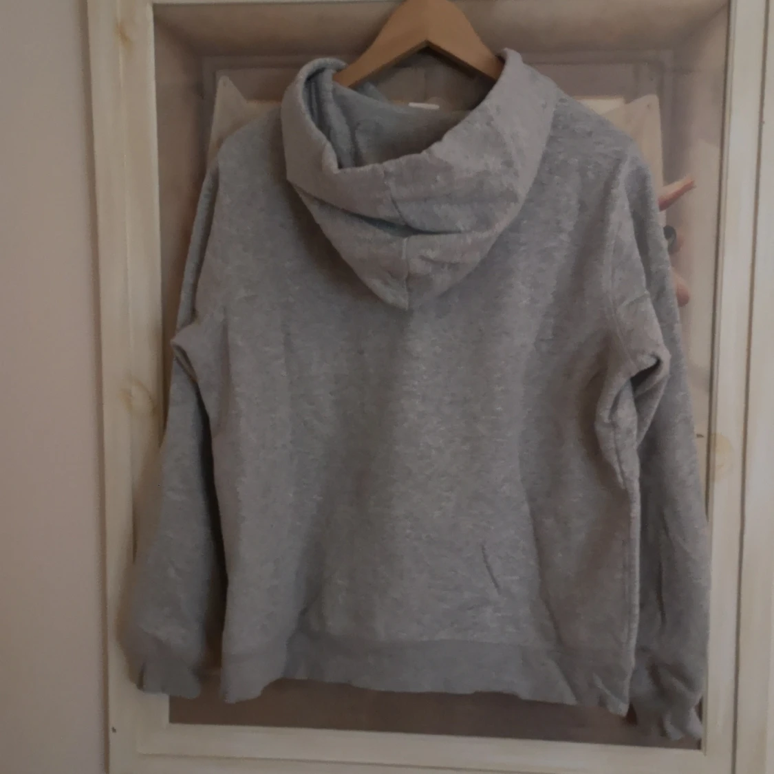 Grå hoodie från H&M med Harvard-tryck - 90