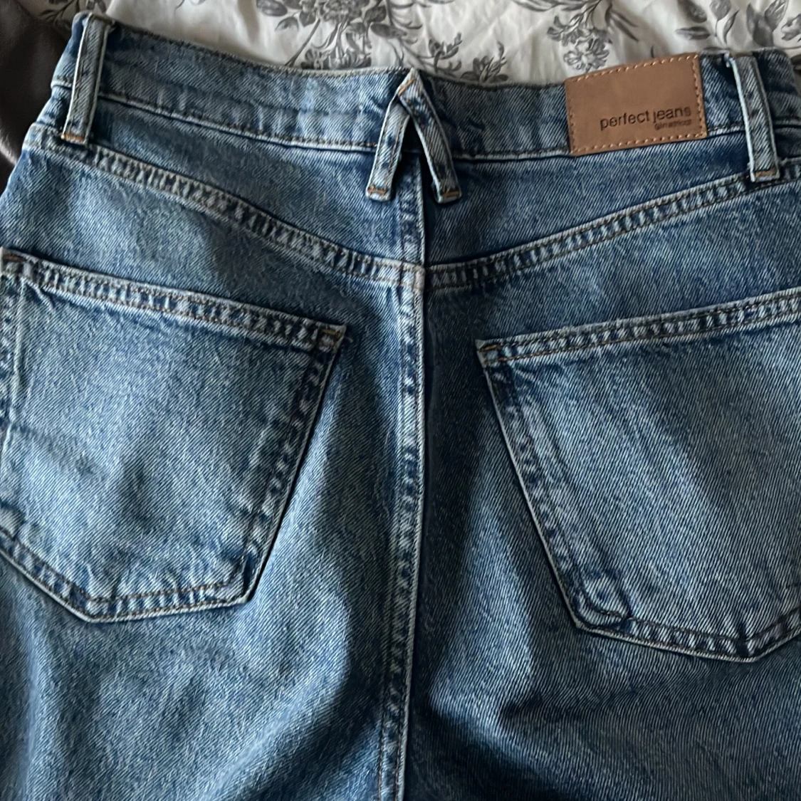 Blå jeans från Ginatricot  - 92