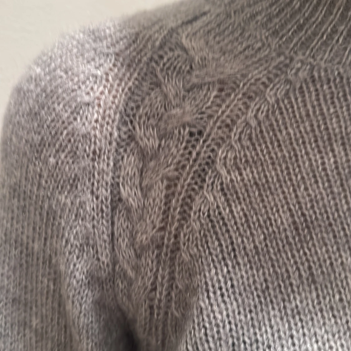 Grå stickad tröja från Indiska  - 90