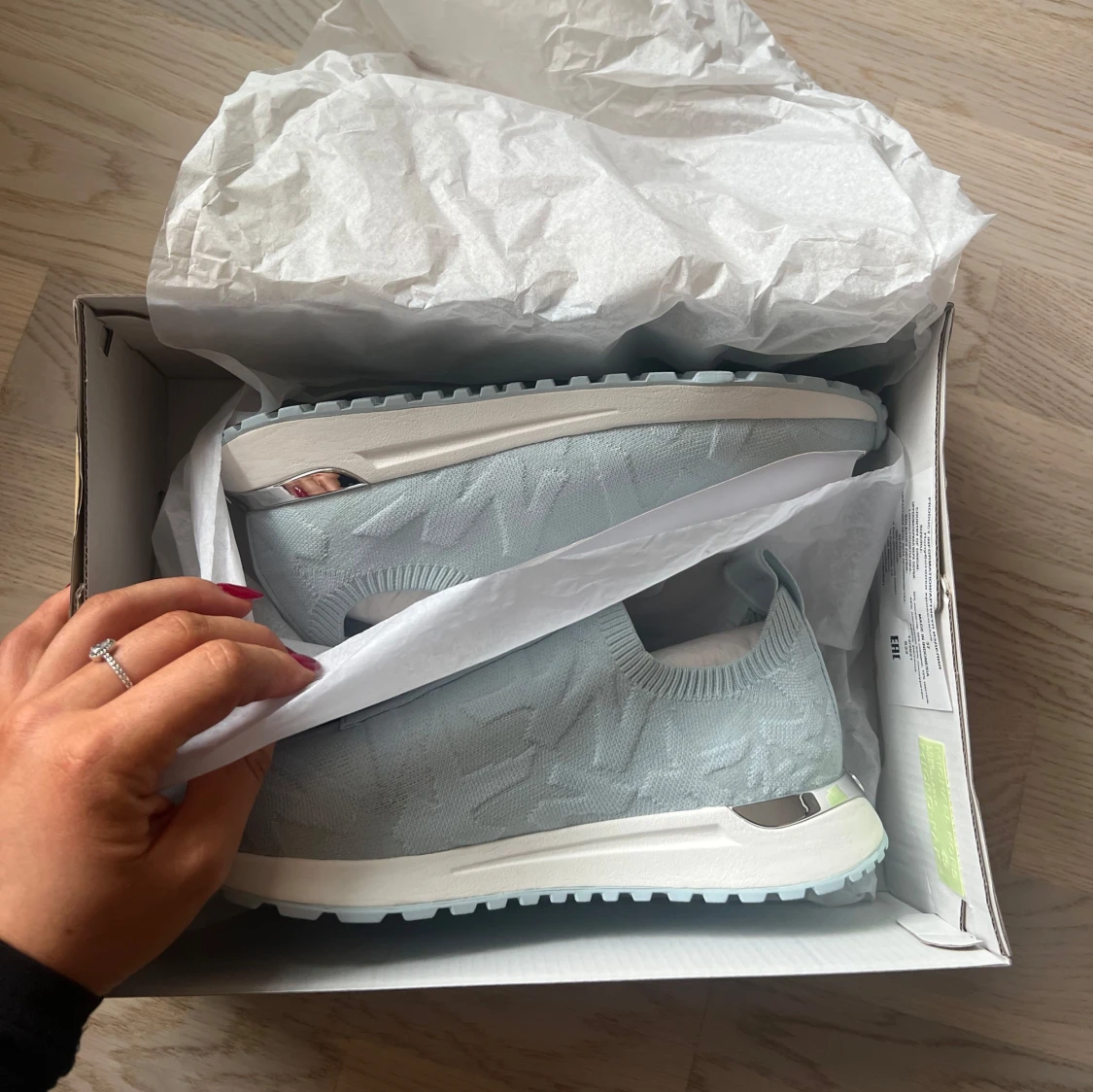 Ljusblå sneakers MK - 35