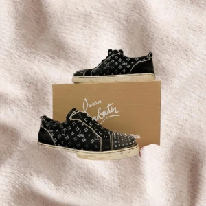 Christian Louboutin - Såld