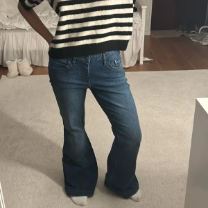 Lågmidjade jeans  - Så snygga lågmidjade jeans men coola flätdetaljer🤍🤍