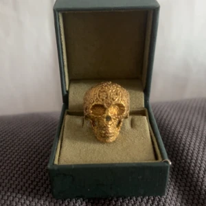 Guld ring  - As cool ring köpt utomlands, alltså ej älta guld 