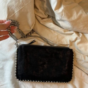 Zara väska - Jättefin svart väska från zara. 100kr💞