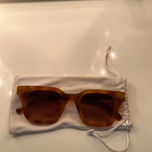 Chimi 04 - Säljer mina sjukt snygga chimi 04 i den lite bredare modellen. Färgen är Havana, knappt använda inga defekter som repor eller liknande! 🙌🏻🤩💞