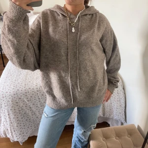 Stickad hoodie  - Najs stickad hoodie från Lindex 