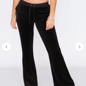 Juicy Byxor  - Säljer mina svarta Juicy counture byxor finns inga hål elr missfärgningar då dem är helt oanvända🩷Ny pris 1400 säljer för 800 är öppen för prisförslag 