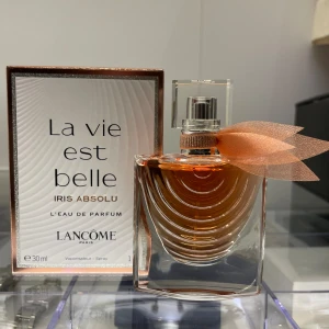 La vie est belle Iris Absolu L'Eau de Parfum - Säljer en parfym från Lancôme, La vie est belle Iris Absolu. 30 ml. Oanvänd