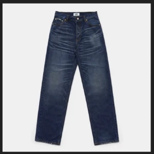 Eytys Benz jeans - Supersnygga Eytys jeans i färgen Stone Wash Indigo. Säljes på grund av att de inte är min stil längre… Storlek 28 som motsvarar Medium. Baggy och långa på mig som är 169 cm. Nypris 2200kr.