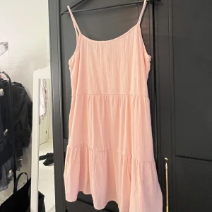 Rosa klänning  - Så gullig rosa basic klänning 🩷