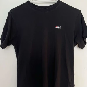 Fila t shirt - Jättebra skick tryck köp nu❣️