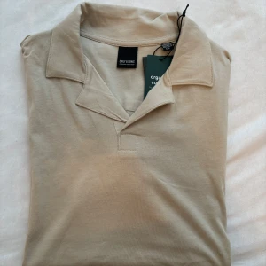 Allt för 450kr - NLY MAN  - Piké t-shirt  Zip tröja herr   Pris för båda plaggen är 450kr   Snabb affär - Så diskuteras priset