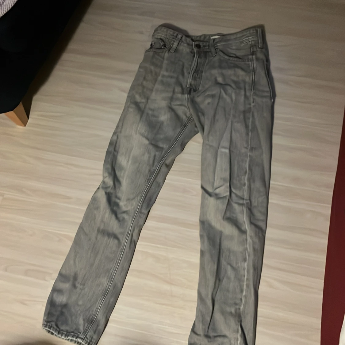 Gråa jeans 