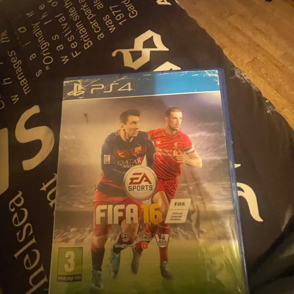 Säljer FIFA 16 som inte har använts på Länge.. Accessoarer.