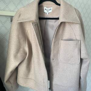 Beige kappa från NA-KD storlek 38 250kr