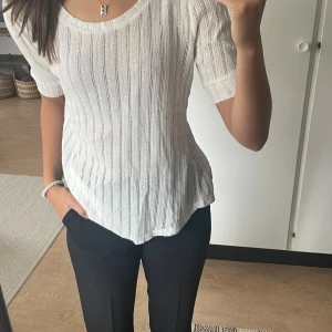 Virkad t-shirt - Superfin topp som inte används längre, nyskick