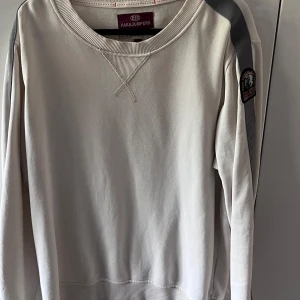 Parajumper Tröja - Parajumper armstrong sweatshirt Sparsant använd Som nyskick Ny pris 200kr