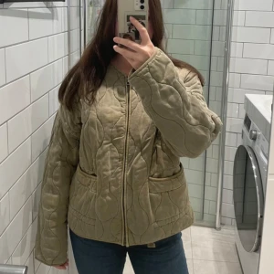 Zara populär höstjacka - Superfint skick 