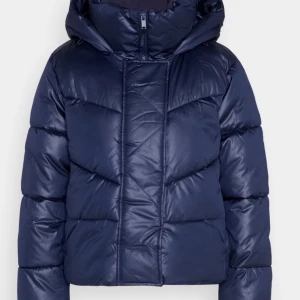 Gap jacka - Intressekoll på denna slutsålda GAP jacka. Storlek S, passar även M. I superfint skick💕