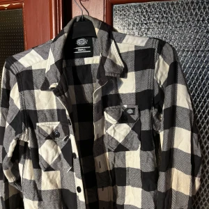 Dickies skjorta - Använd mycket, ok skick, inga skador