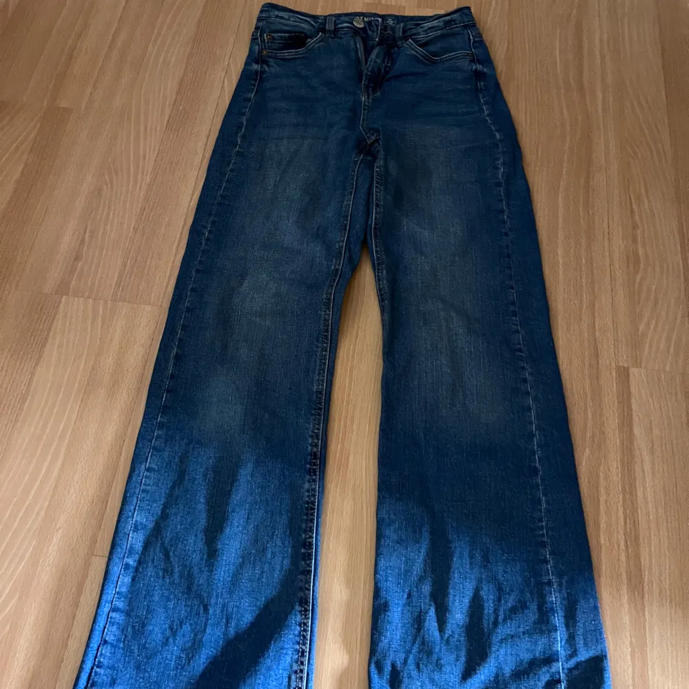 ⭐️strl: 34⭐️ Jättefina bootcut jeans från Kappahl, inga defekter💙💙. Jeans & Byxor.