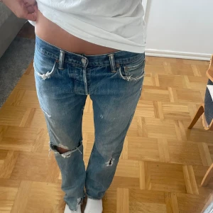 Levis jeans - Super snygga Levis jeans med hål