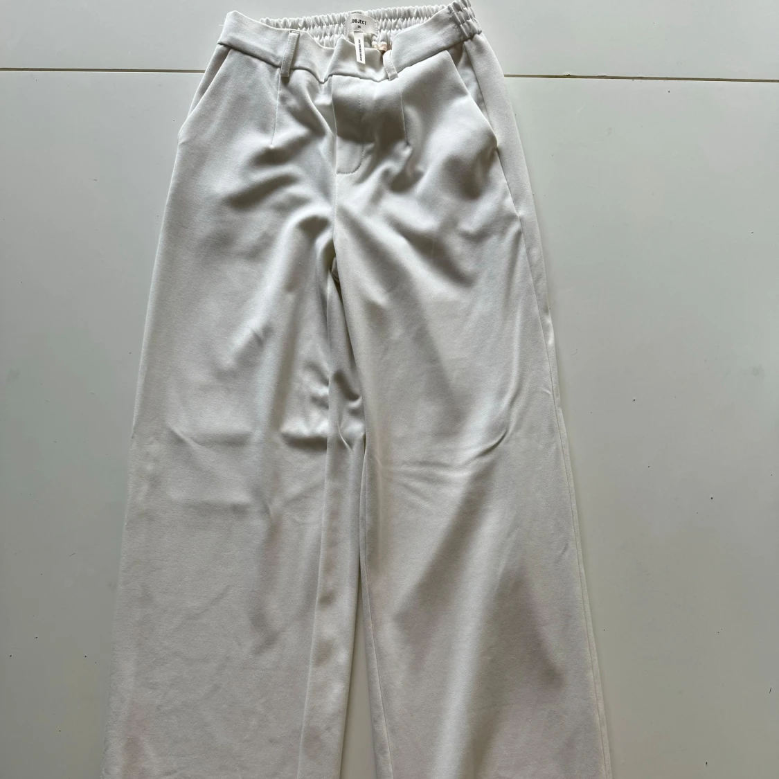 Vita byxor från Object