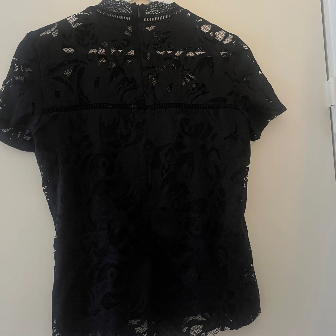 Svart spetstopp - 90