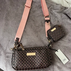Väska - Väska från river island nyskick 