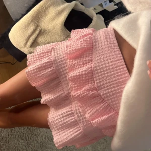 Rosa kjol - Så söt kjol, endast använd en gång så i fint skick💕från zaras barnavdelning men passar xs och s