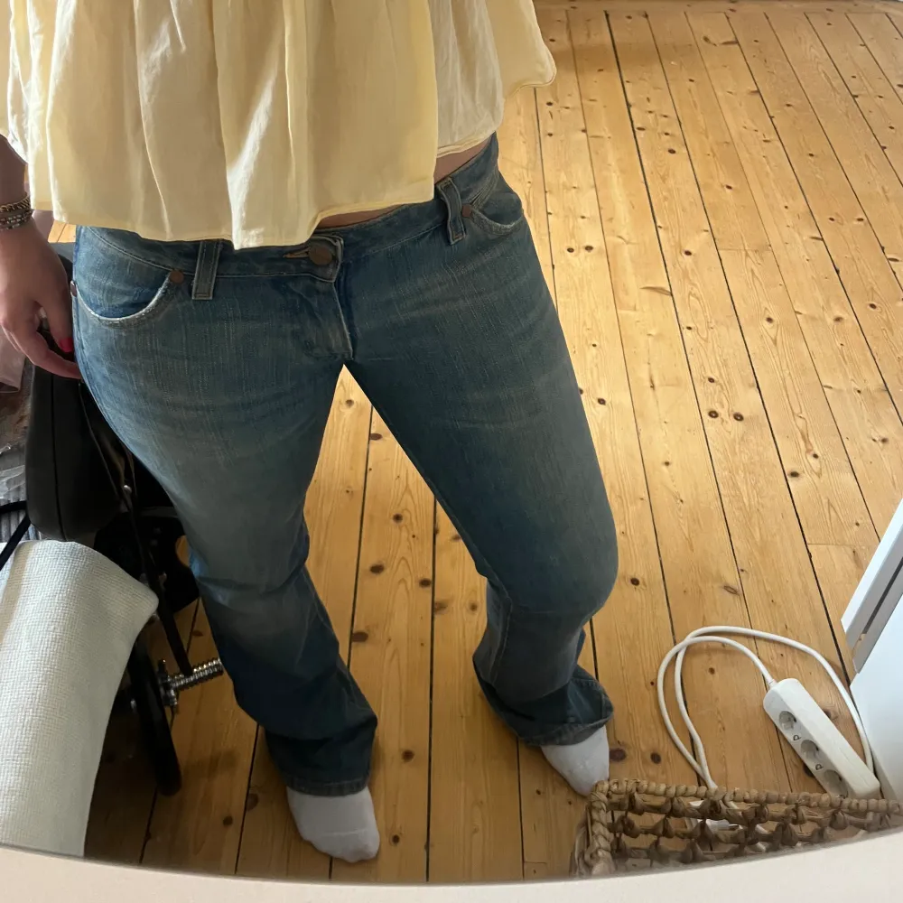 As snygga vintage jeans som är snygga till allt möjligt🤩🤩🥰 Pris kan diskuteras . Jeans & Byxor.