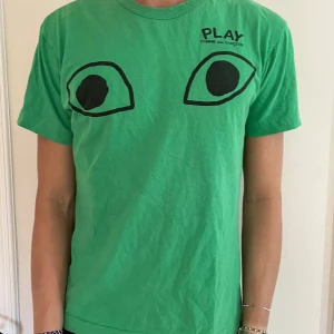 COMME des GARCONS - Grön cdg T-shirt  