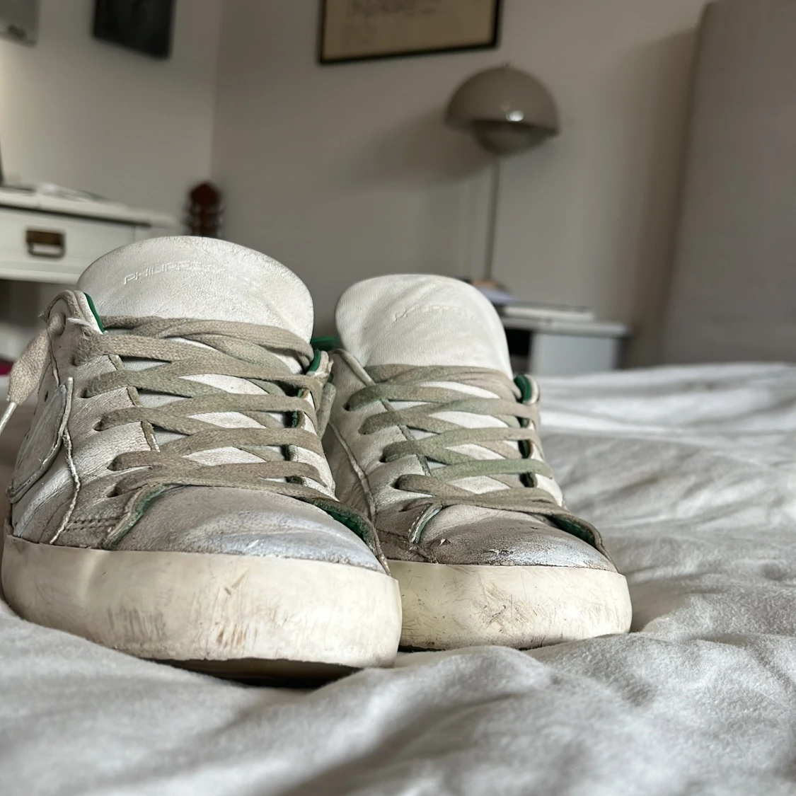 Vita Philippe model sneakers med gröna detaljer  - 90