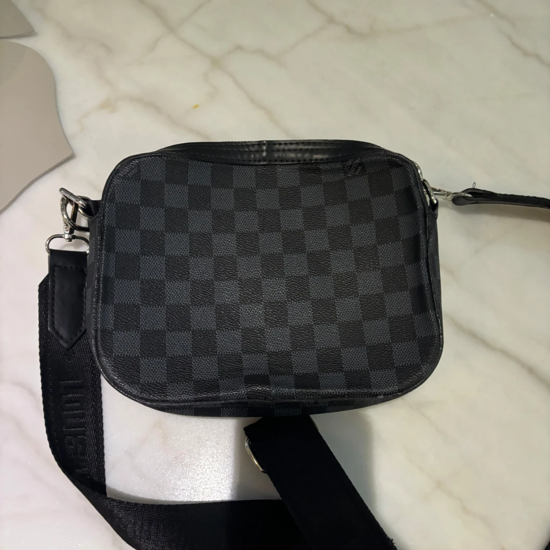 Loui vuitton väska - 90