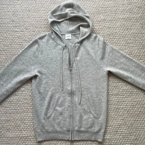 John Henric Kashmir zip - John Henric Kashmir zip, mycket bra skick inga defekter, nypris ca 2500:- kr, storlek M, byte öppet