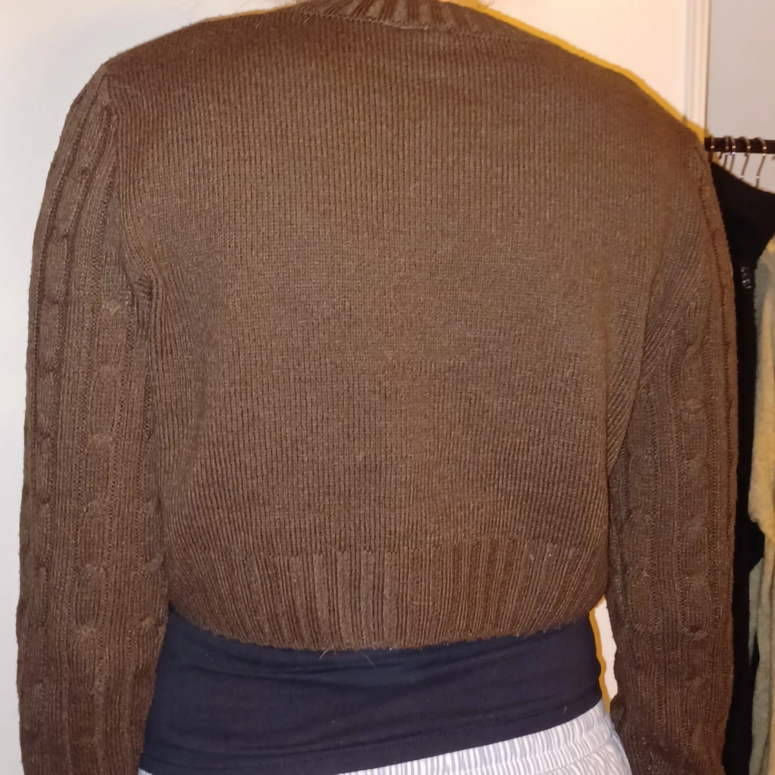 Brun stickad tröja - 90