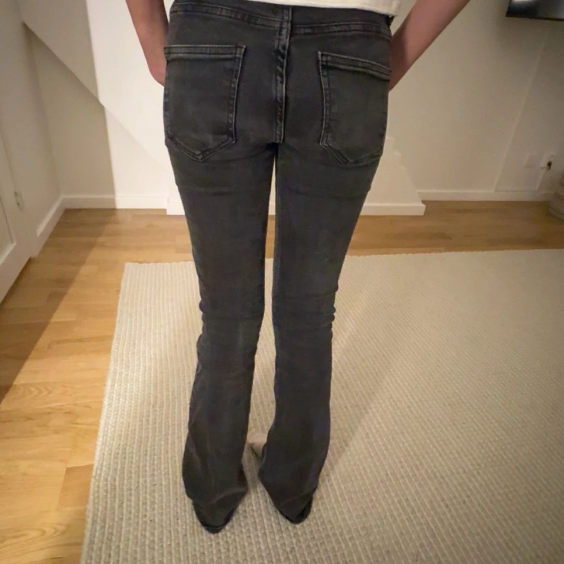 Svarta/grå jeans - 90