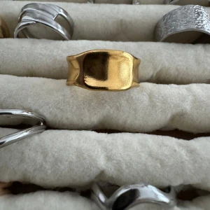 Rostfritt stål ring  - Guldfärgad ring 18k