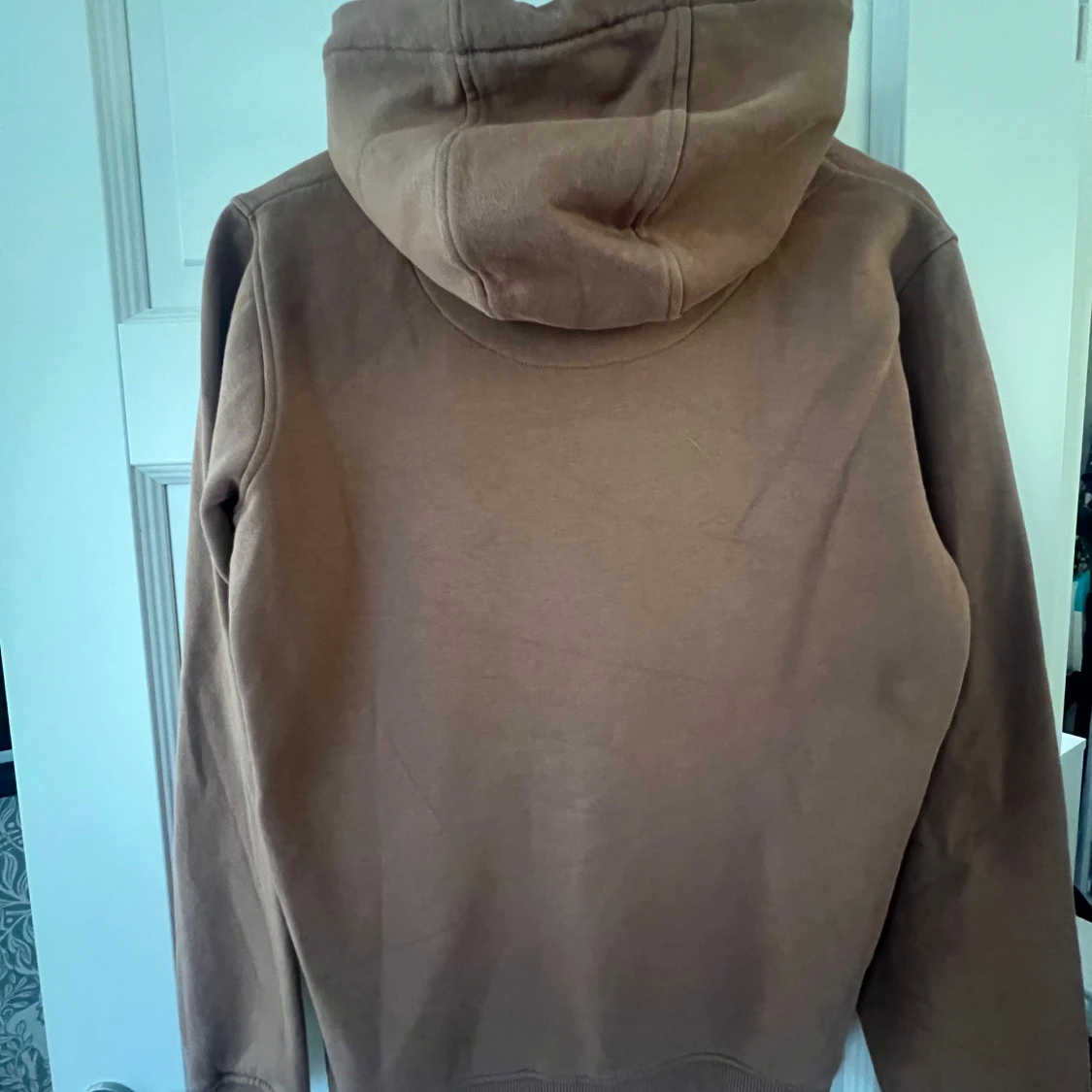 Brun hoodie med logga - 90