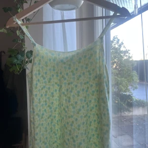 Klänning från Zara - Supersöt sommarklänning ifrån Zara i storlek S!🩰💕