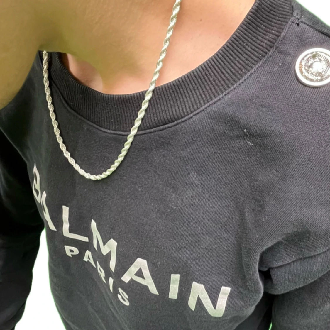 Silverfärgat halsband med tvinnad design - 91