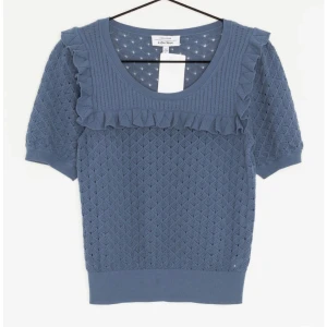 &Otherstories topp  - Så fin topp ifrån &other stories 💙 bra skick. 