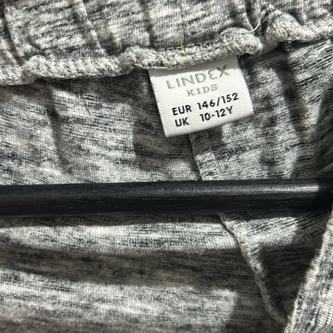 Grå shorts från Lindex Kids - 90