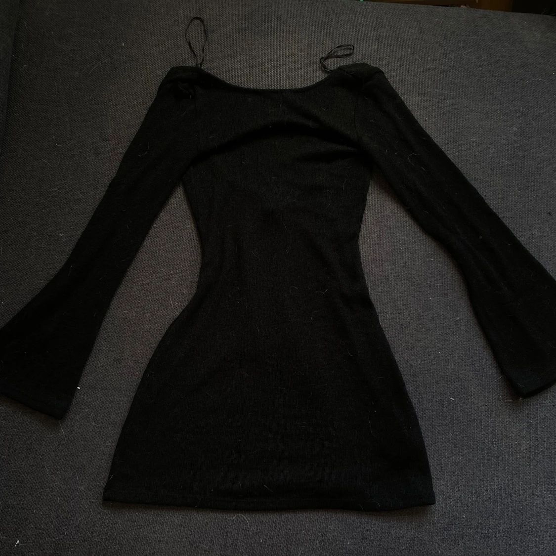 Svart klänning med knytband