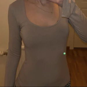 Gina tricot långärmad topp - Långärmad beige topp från Gina soft touch. Storlek S, bra skick!