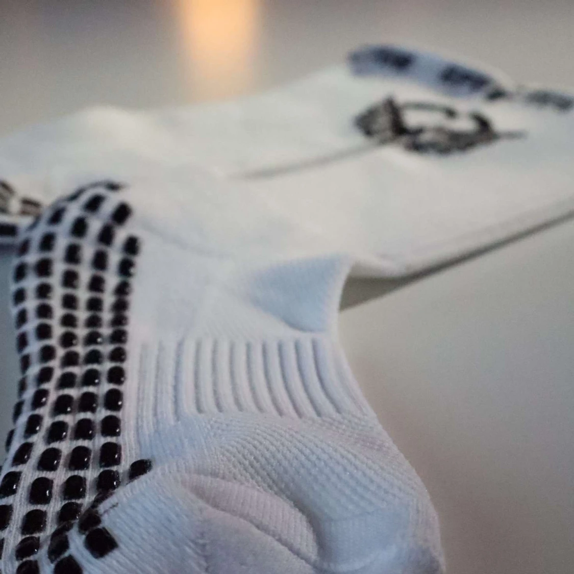 Vita strumpor med grepp från EffectusUF - 4