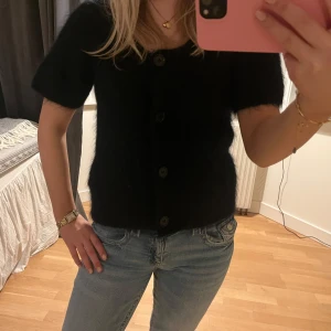 Cos kofta - Jättefin cos tröja, jättefint skick och säljer då den inte kommer till användning just nu🥰