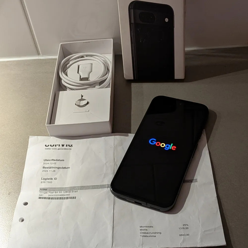 Säljer en Google Pixel 8a i svart färg. Telefonen kommer med originalförpackning & inkluderar kvitto & garanti i 9 månader till. Nytt skal från Spigen och ett härdat glasskärms skydd ingår även. Den är köpt för 3 månader sen, i december 2024. Perfekt för dig som vill ha en smidig och modern smartphone med Googles senaste funktioner.. Muu.