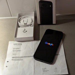 Google Pixel 8a - Säljer en Google Pixel 8a i svart färg. Telefonen kommer med originalförpackning & inkluderar kvitto & garanti i 9 månader till. Nytt skal från Spigen och ett härdat glasskärms skydd ingår även. Den är köpt för 3 månader sen, i december 2024. Perfekt för dig som vill ha en smidig och modern smartphone med Googles senaste funktioner.