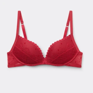 Intimissimi - Snygg röd bh i modellen Gioia. Den är helt ny och har prislappen kvar! Storlek 85C,        nypris: 489kr.                                                   Säljer pågrund av att jag köpte fel storlek😇